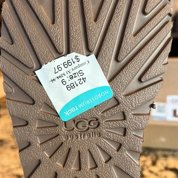 W Eliott Chesnut Uggs - Picture 4 of 7